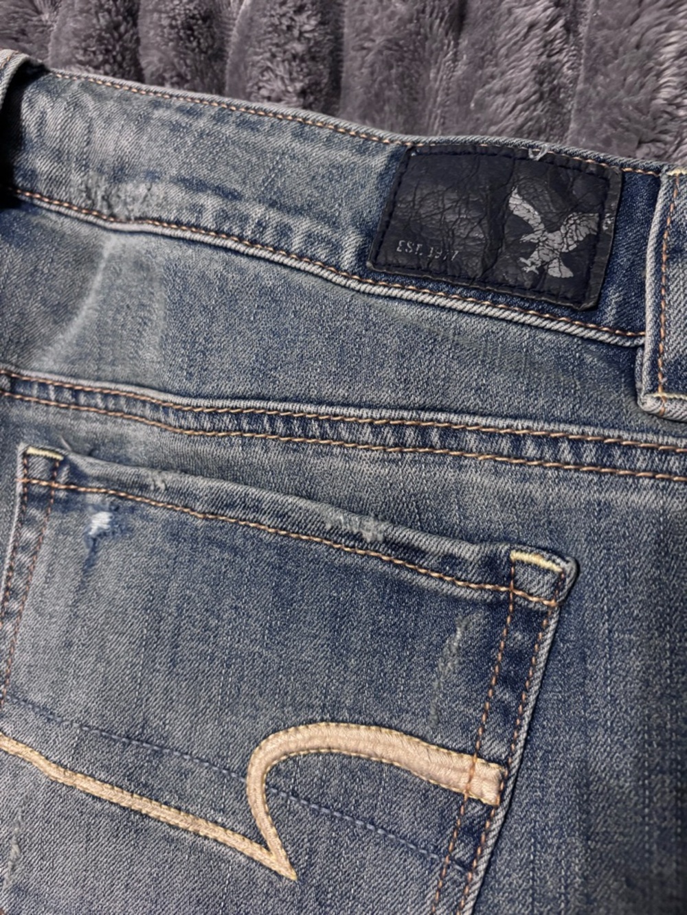 American Eagle Distressed Denim Shorts Frayed Hem Y2K Festival
 US Size 10 - Picture 8 of 9